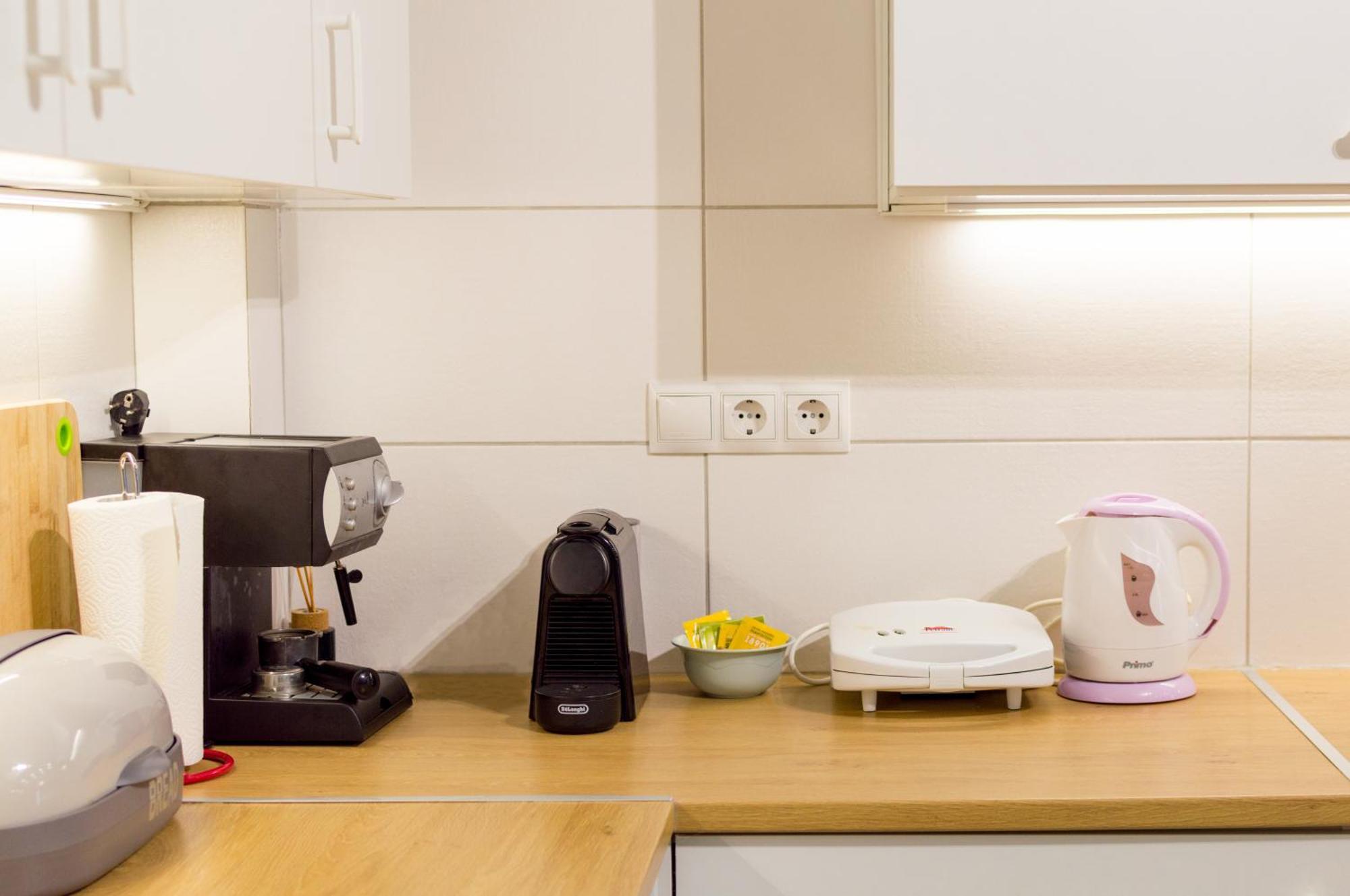 Easy & Comfy Nights Apartment เอเธนส์ ภายนอก รูปภาพ